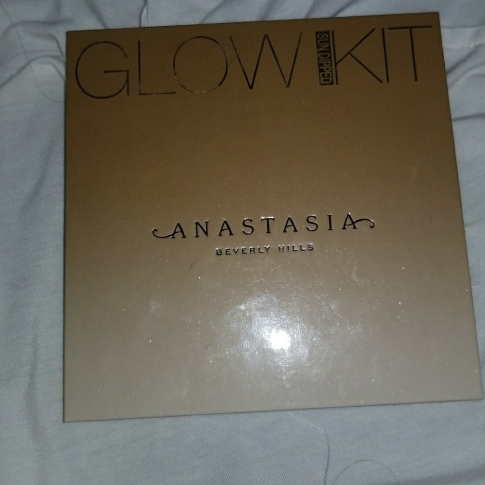 Anastasia glow kit